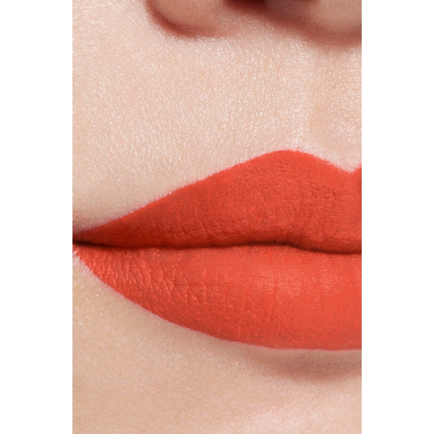 LA BARRA DE LABIOS LÍQUIDA MATE INTENSA DE LARGA DURACIÓN